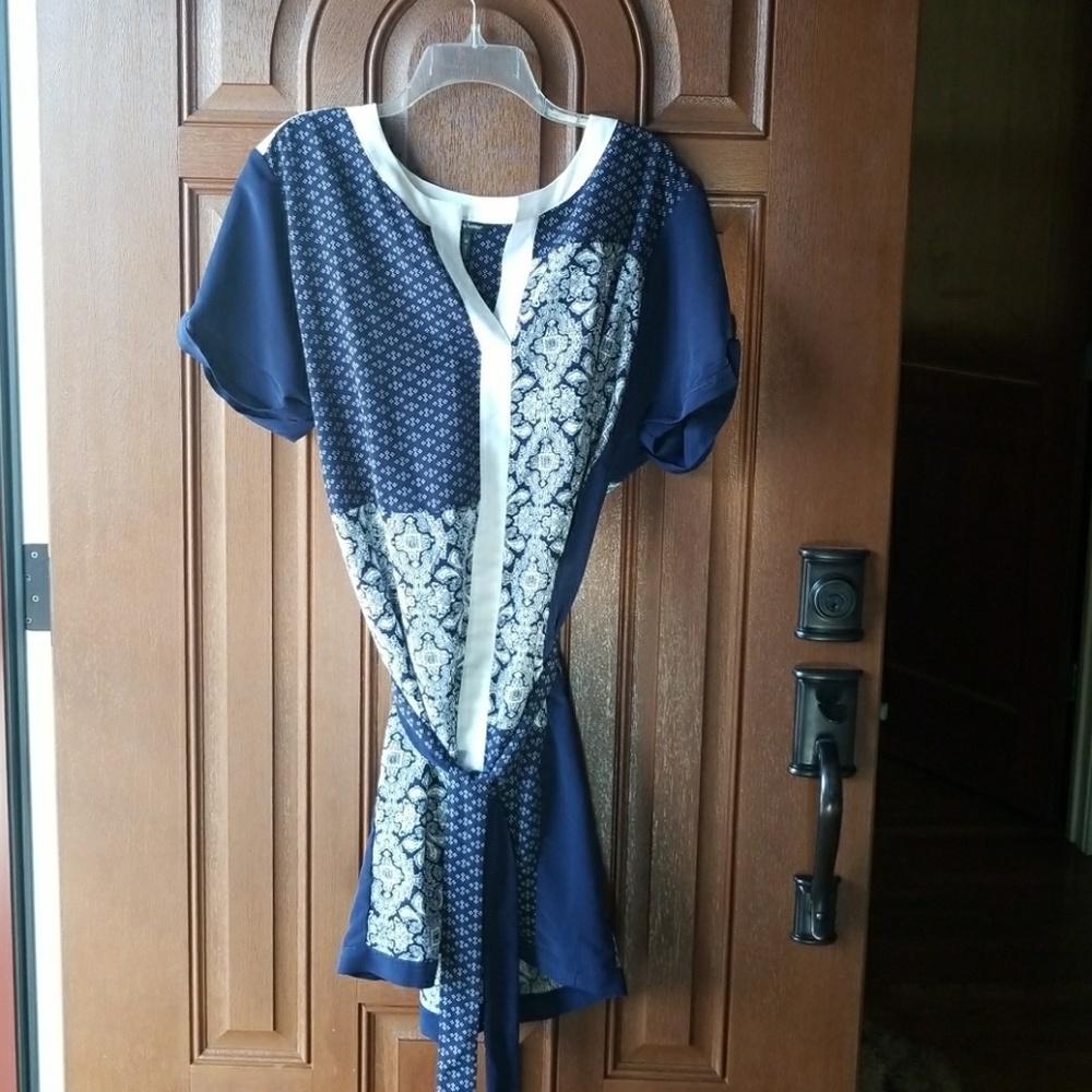Shirt dress with tie